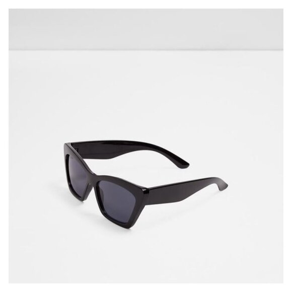 Sunglasses Oakley, Rayban, Bolle', Celine, Aldo, Maui Jim's, Matsuda and others. - Picture 8 of 9